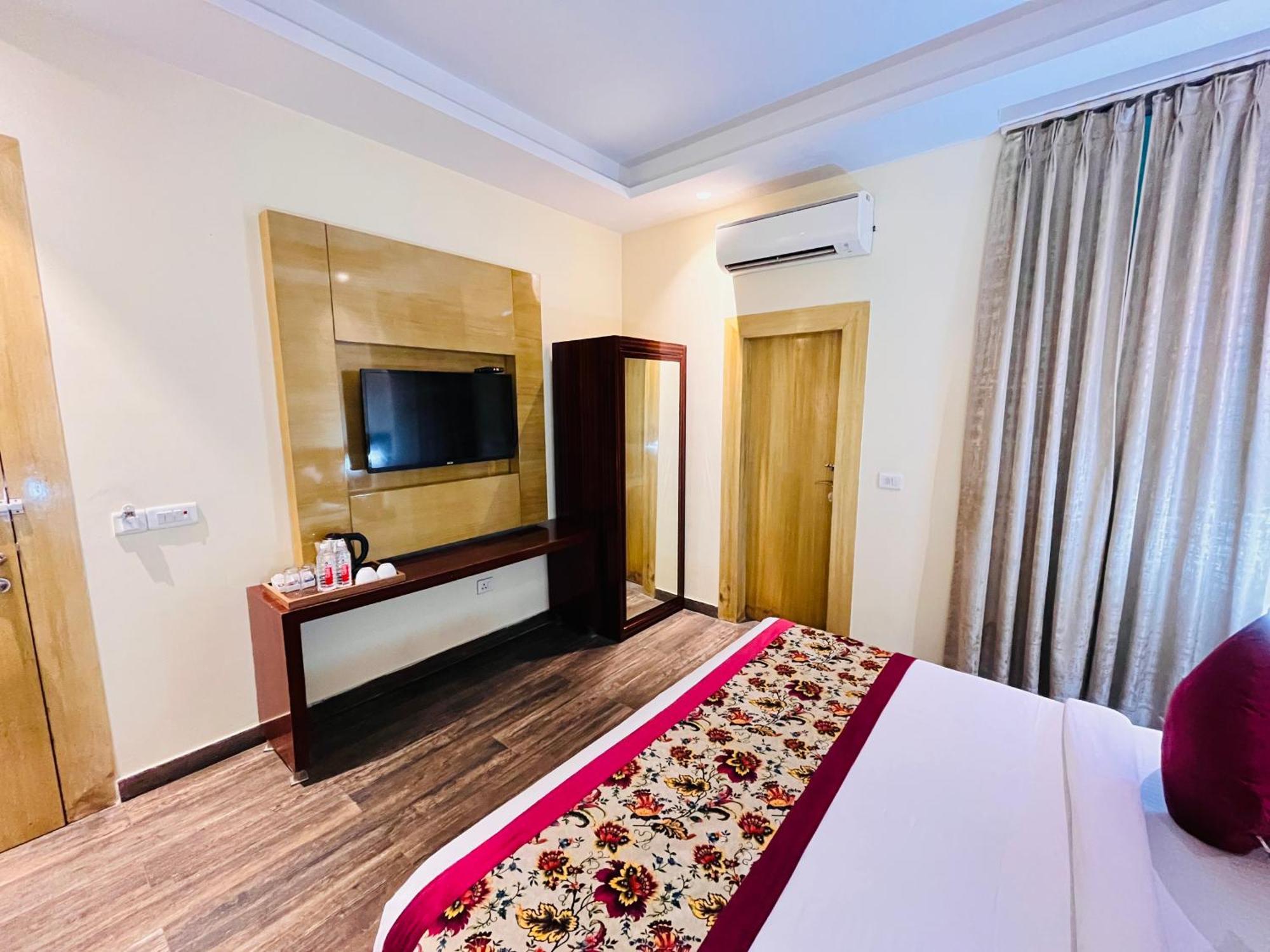 Hotel Banz Near Indira Gandhi Airport Delhi New Delhi Buitenkant foto