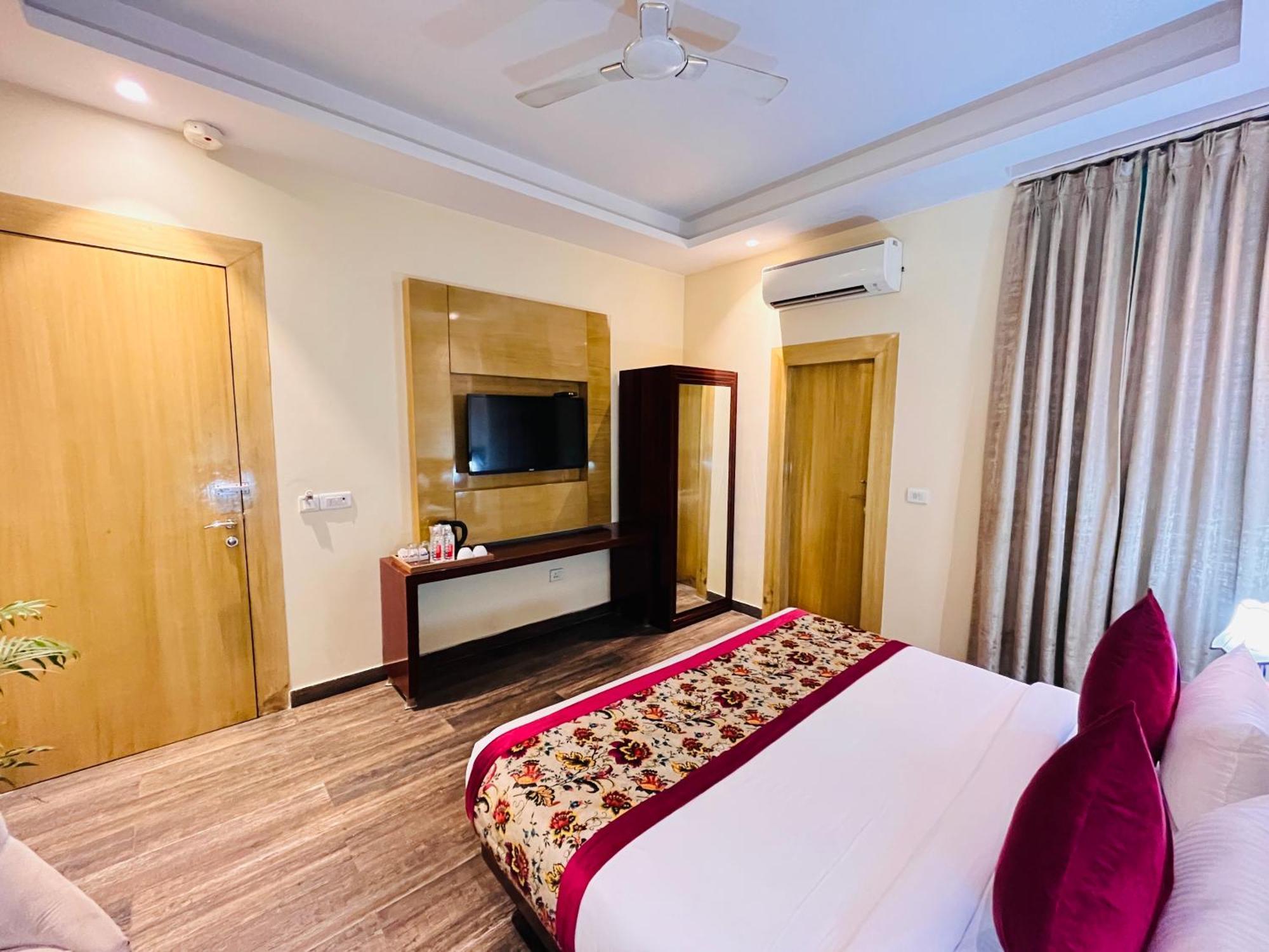 Hotel Banz Near Indira Gandhi Airport Delhi New Delhi Buitenkant foto